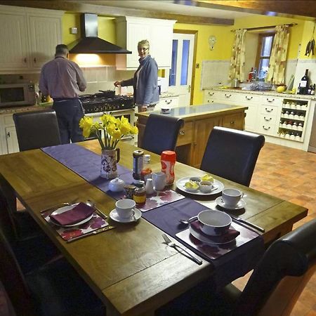 The Old Mill Bed & Breakfast Уулер Екстериор снимка